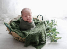 Load image into Gallery viewer, Forest Green Feather Wrap and Bonnet Set