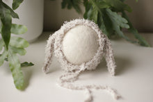 Load image into Gallery viewer, Textured (cotton-like) Lamb Bonnets